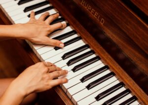 Où peut-on apprendre à jouer au piano gratuitement sur internet ?